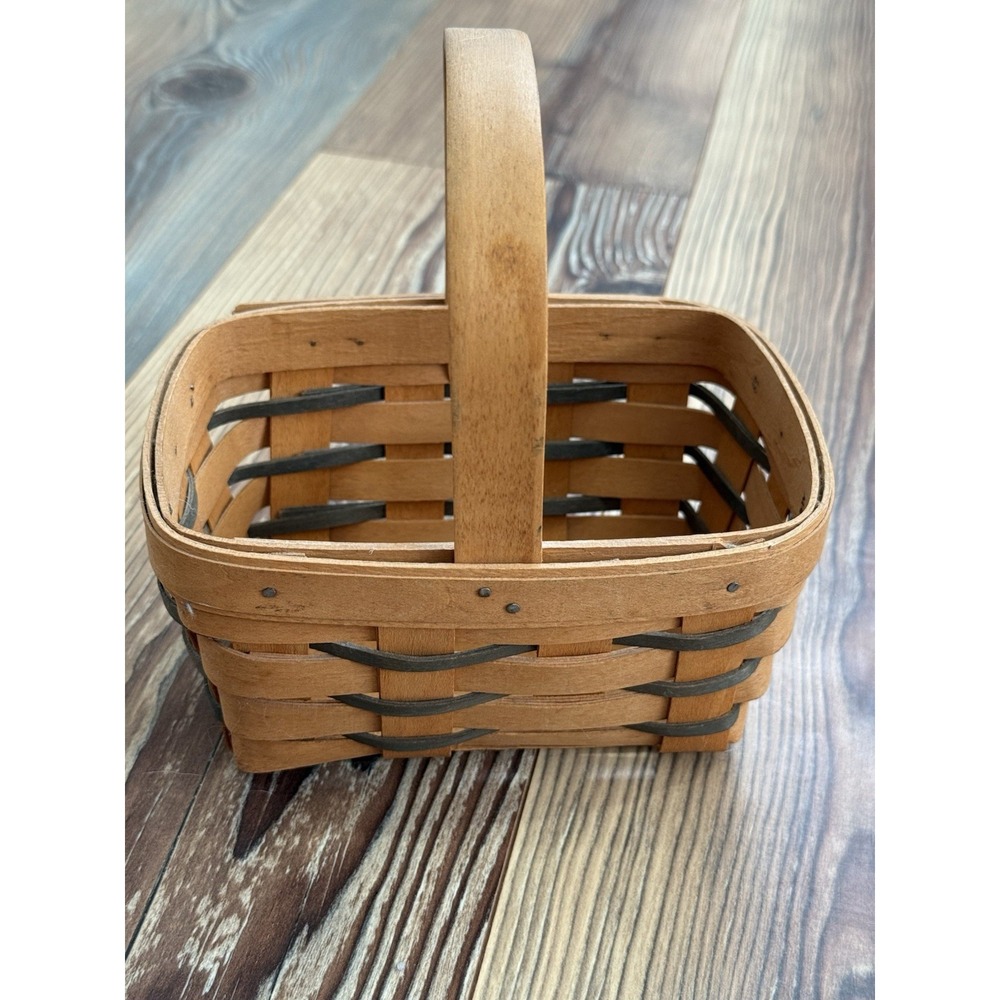 Longaberger 1996 Small Heartland Basket 8x7"
